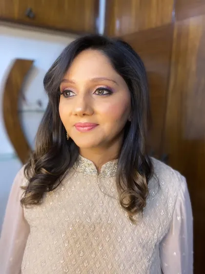 A beautiful portrait that captures the soft glamour of this look. It’s a perfect example of how I tailor makeup to suit each client's individual style and features.