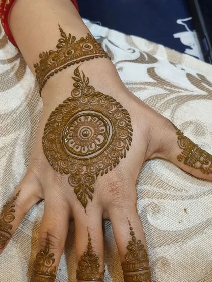 Another variation of the classic mandala design. This one is slightly larger and connected to a wristband, or 'hathphool', pattern.