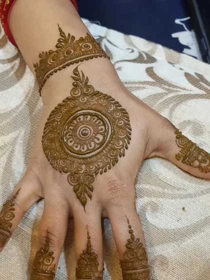 Another variation of the classic mandala design. This one is slightly larger and connected to a wristband, or 'hathphool', pattern.