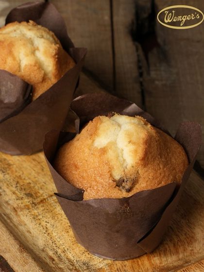 Our simple and delicious raisin muffins. These soft and moist muffins are perfect for a quick breakfast or an afternoon snack.