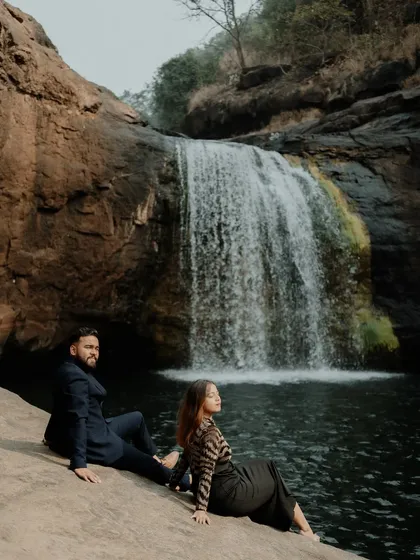 A breathtaking pre-wedding shoot set against a majestic waterfall. I am always ready to travel to stunning outdoor locations to create epic, scenic portraits that tell a grand love story.