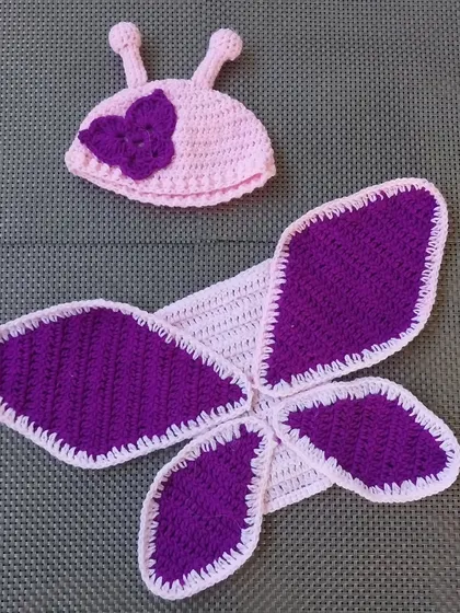 Let your little one spread their wings with this beautiful butterfly costume. This set includes a gentle pink and purple cap with antennae and a separate pair of wings. It’s a whimsical and enchanting choice for a newborn photo session.