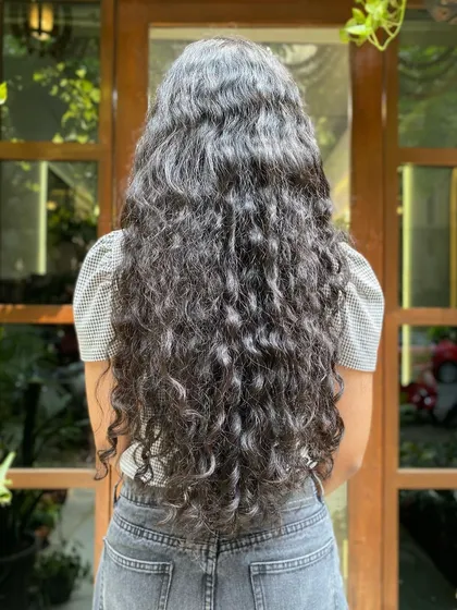 This client had beautiful length, but her curls were hidden. A proper dry cut and styling routine revealed these stunning, hydrated, and perfectly spiraled long curls.