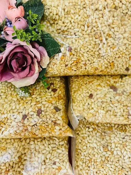 Enjoy the authentic taste of Kolkata's famous Masala Muri. This light, roasted puffed rice snack is mixed with peanuts, sev, and spices, making it a perfect partner for your evening tea.