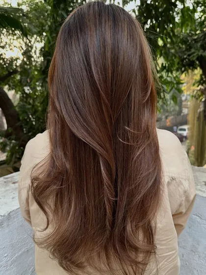 A much-needed color refresh. This transformation shows how I can take dry, frizzy, and faded hair and turn it into a smooth, beautifully toned, and healthy-looking style.