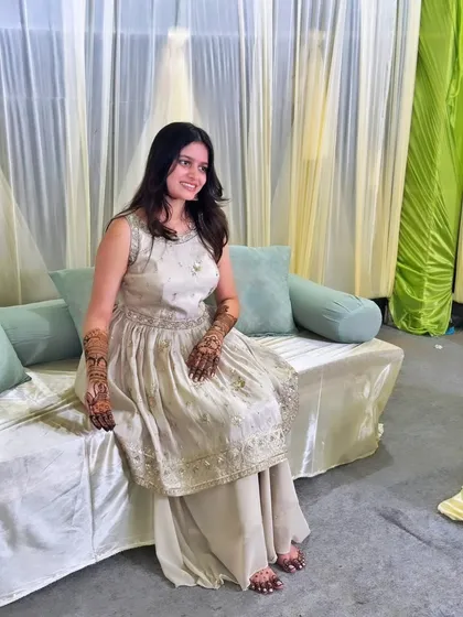 A client looking elegant and happy with her traditional mehandi at her ceremony.