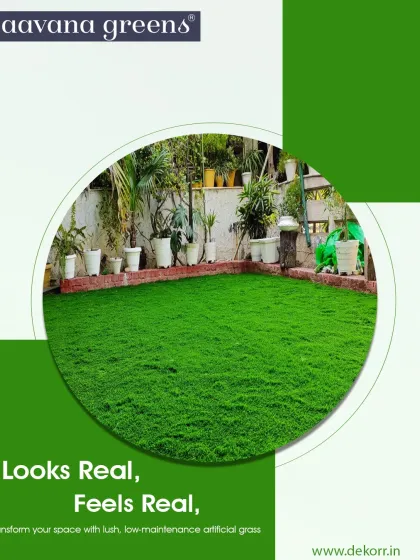 Looks real, feels real. Our low-maintenance artificial grass provides a perfect green lawn for this backyard, surrounded by potted plants.