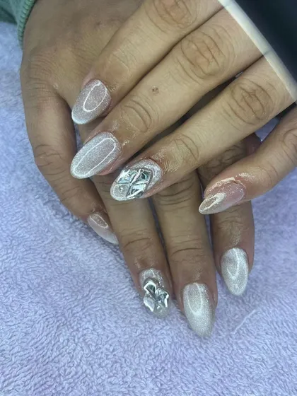 A shimmery white set with 3D silver chrome accents.