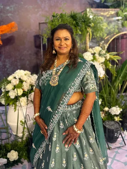 A beautiful, mature glam look for a wedding guest. I focused on creating a radiant base and defining her eyes, pairing it with a soft hairstyle.