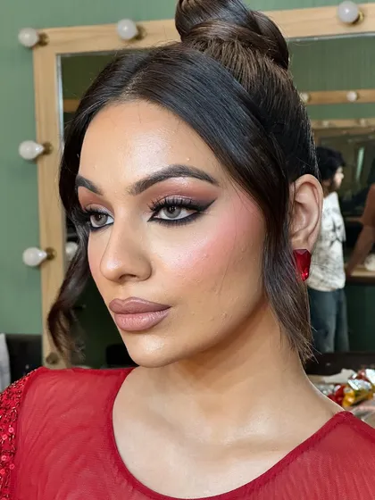 Unfiltered and flawless. This is a soft glam cocktail look with a smoked liner and nude lips, captured directly from my studio chair.