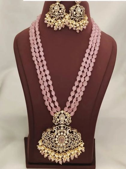 A simple yet elegant Victorian long necklace with a pink beaded chain. This piece is perfect for adding a touch of glamour to any outfit.