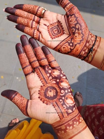 Intricate Bridal Mehndi photo 4