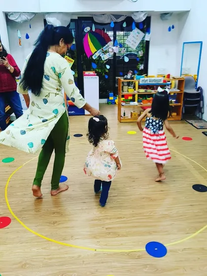 Rain or shine, the fun never stops! Here we are having a great time indoors at a partner preschool. My program is fully adaptable, so whether we have a big field or a classroom, I bring all the equipment and energy needed for a fantastic session.