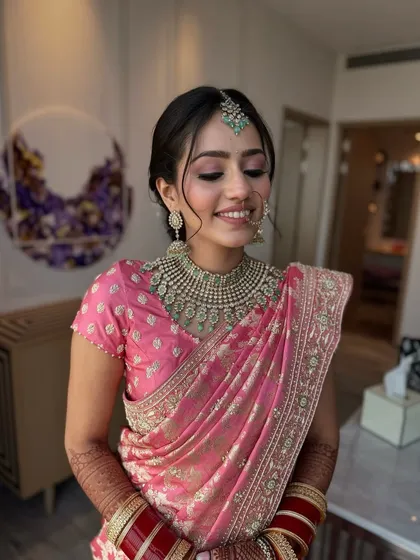 Radiant and ready for her big day. Anusha's minimal yet stunning bridal look in a pink saree shows that simplicity is the ultimate sophistication. We focused on glowing skin and soft eyes.