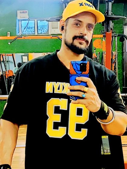 Another gym selfie, another day of progress. I help my clients build a fitness habit, so showing up to the gym becomes a natural part of their life.