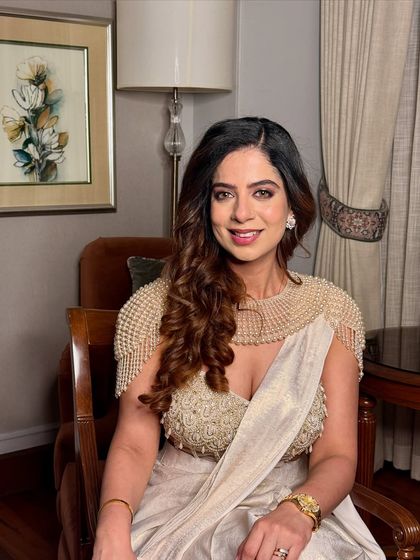 The Host's Wardrobe: A Style Showcase photo 13