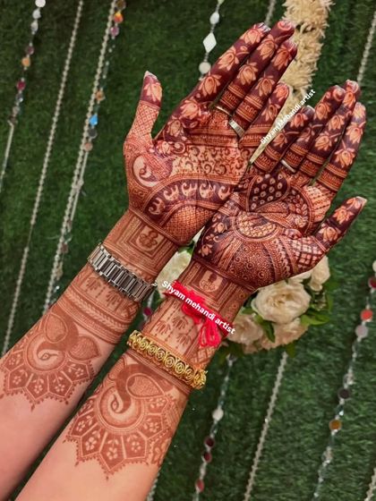 A beautiful example of guest mehandi, with traditional motifs that are elegant but not as dense as a bridal design.