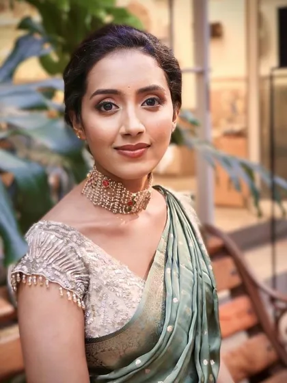You can be you, just more polished. Whether you want a natural look or something more grand, my focus is always on creating a look that feels authentic to you. This is a principle I teach in all my self-makeup courses.