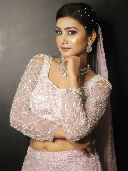 Contemporary & Pastel Bridal Glam photo 11