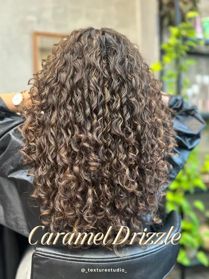 For all my curly girls, this is for you. A beautiful caramel drizzle color that enhances every single curl without compromising your hair's health or definition. I know how to make color work for your texture.