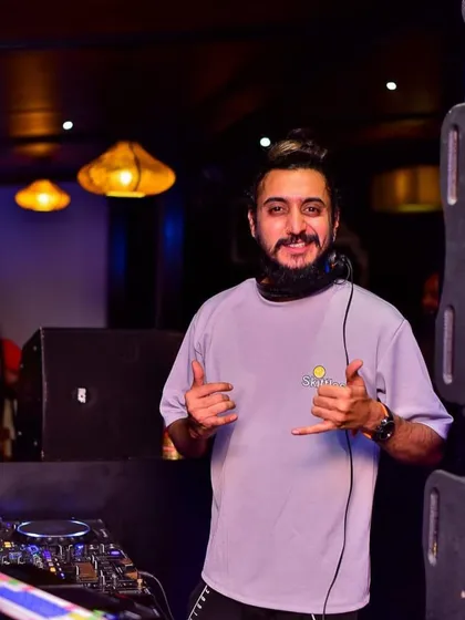 A duplicate of image 53, another shot of me spreading good vibes to the crowd.