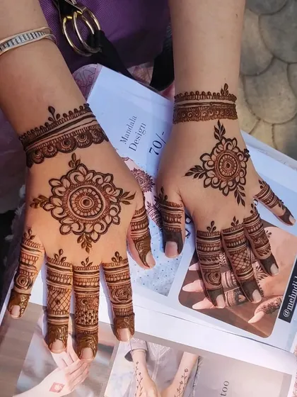 A classic mandala design, perfect for festivals and parties. My beginner course covers how to build these from the center out.