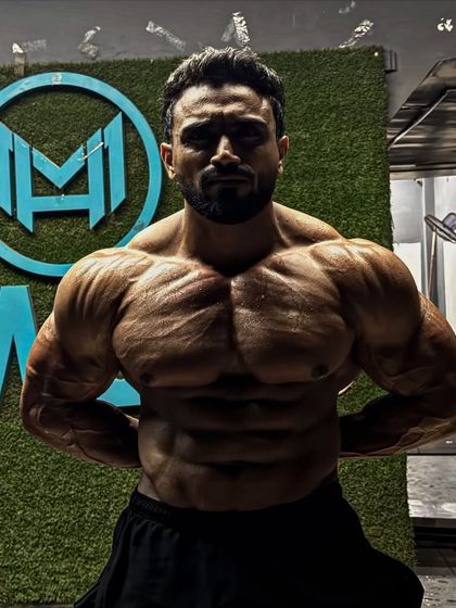 Side chest pose, showing the fullness and striations.