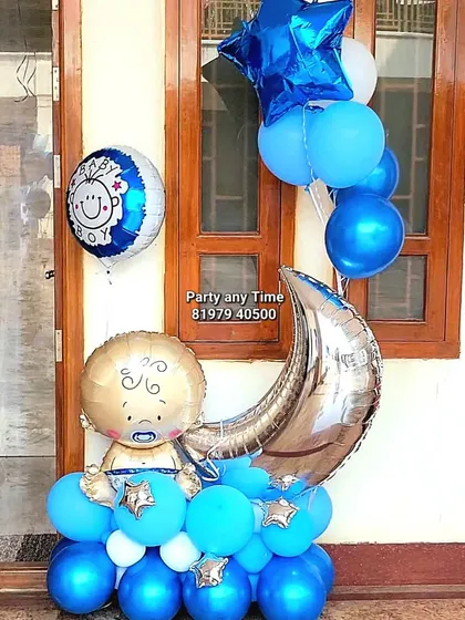 A cute 'Welcome Baby' bouquet with a baby on the moon foil balloon. This is a great gift or a small decoration piece.