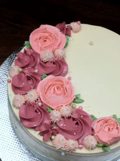 Amritha - Custom Celebration Cakes Floral & Buttercream Artistry photo 11