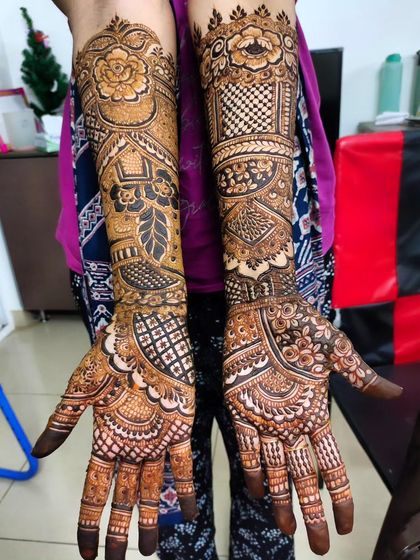 Hajira Mehendi Artist - Mehndi Artist Services Intricate Bridal & Sangeet Designs photo 19