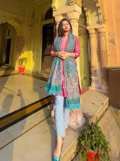 The full look, showing how the printed juttis tie in with the colors of the shawl. It's all about creating a cohesive and thoughtful outfit.