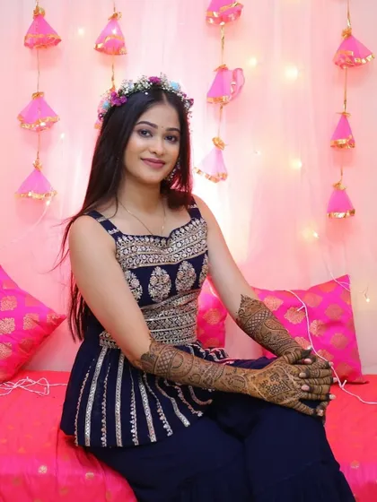 A full view of the Mehendi look. The bride wears a comfortable yet stylish outfit, and her makeup is kept natural and glowing for the long hours of the ceremony.