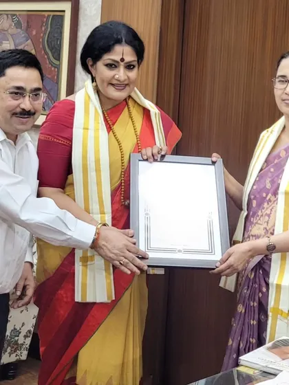 Receiving the 'Sanskrit Sanskriti Samman' from the Vice Chancellor of the University of Calcutta. It is a profound honour to be recognized for my work in connecting Sanskrit with Bharatanatyam.