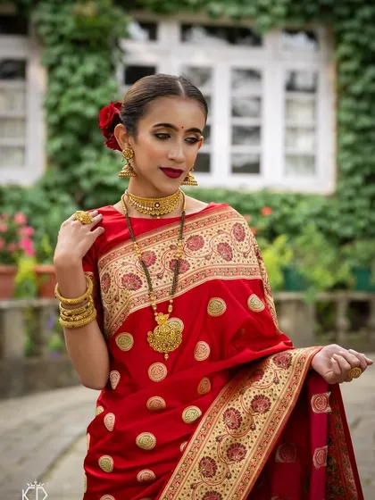 The model posing against the backdrop of the historic building, her traditional look exuding timeless grace.