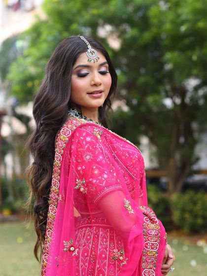 This look is here to stay for the season. A soft, fresh, and elegant makeup style paired with a modern open hairstyle for the bride who wants to feel timeless and chic.