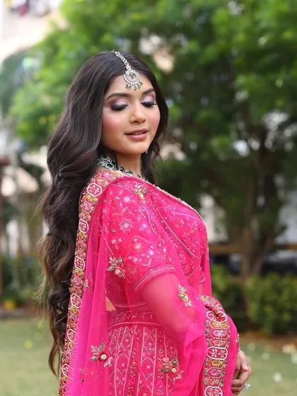 This look is here to stay for the season. A soft, fresh, and elegant makeup style paired with a modern open hairstyle for the bride who wants to feel timeless and chic.