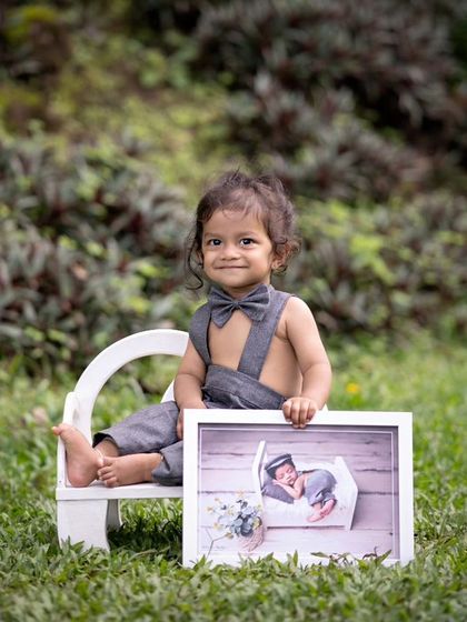 A different angle from the growth story recap, with this little guy looking so proud of his newborn photo.