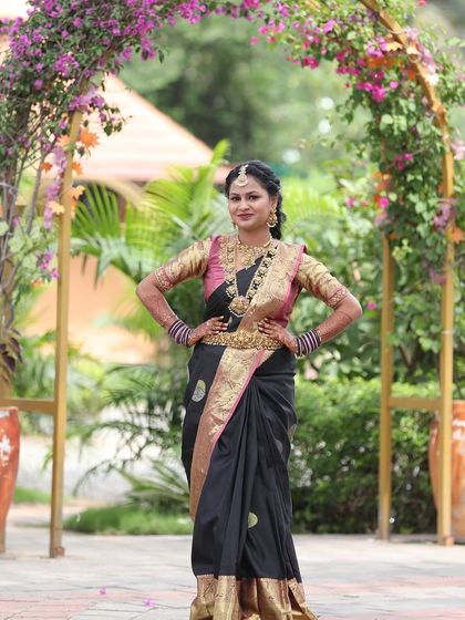 A full-length shot of Dikshitha looking graceful and elegant. Our jewellery is perfect for wedding guests who want to look their best.