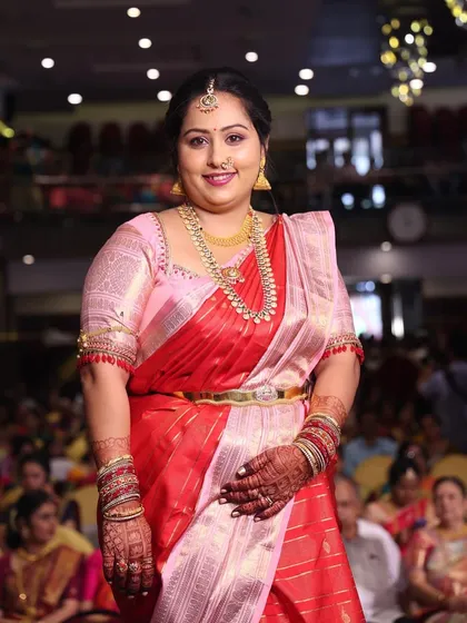 A beautiful Muhurtham look for a South Indian bride. I focused on creating a flawless base that glows, paired with defined eyes and a lip color that enhances her features, ensuring she looks perfect for her main wedding ceremony.