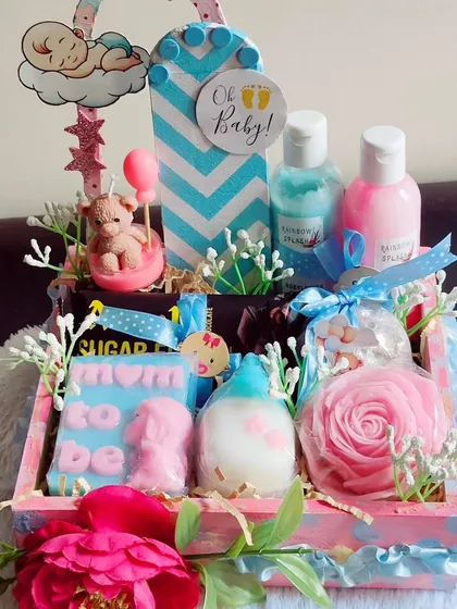A full view of the beautifully arranged "Mom to be" hamper.