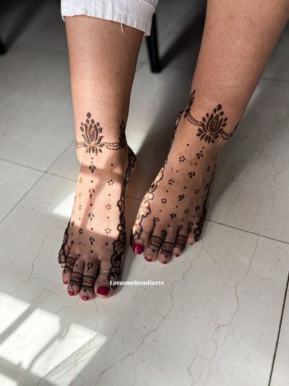 Lotus Mehendi Arts - Event Mehendi Services Beautiful Feet Designs photo 8