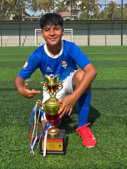 A cool and casual pose with the trophy from a U14 Tigers player.