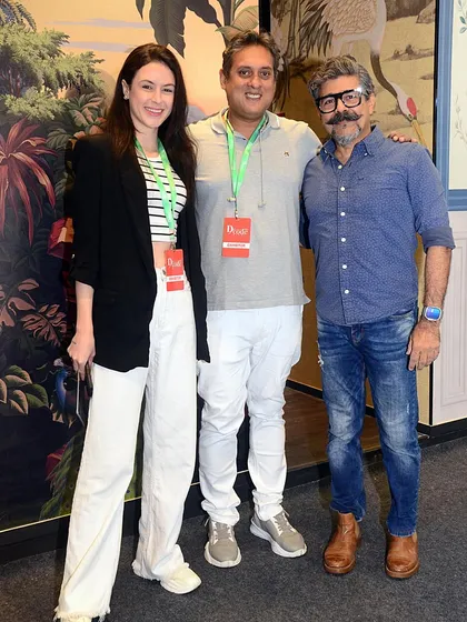 Reconnecting with the imaginative mind of sculptor Arzan Khambatta at Dcode 2023. His unique insights always add a splash of color to life's canvas.