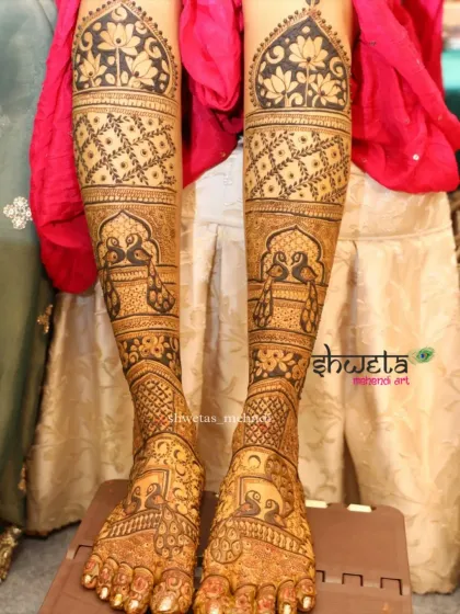I pay just as much attention to the feet. This full-leg bridal mehendi features matching peacock and lotus motifs, ensuring a complete and stunning look from head to toe.