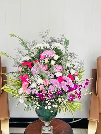 We also provide large flower arrangements and bouquets for clubhouses or party halls. This vase contains a mix of fresh flowers like carnations, orchids, and lilies, perfect as a centerpiece or for a reception table.