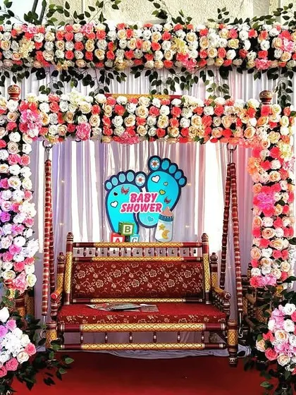 A classic Dohale Jevan setup perfect for any venue. This decoration features a flower-adorned jhula flanked by Radha and Krishna cutouts and gender reveal signs, creating a balanced and traditional look.
