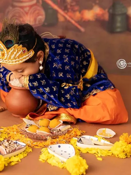 A playful moment from our Krishna shoot, as my son pretends to steal from the pot of butter. It’s these personality filled shots that I love the most.