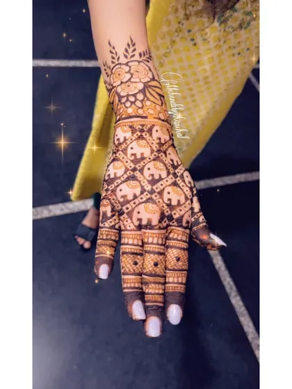 A full view of the hand with the elephant jaal pattern.