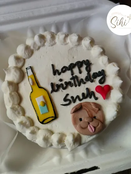 This birthday bento combines a few of the recipient's favorite things: beer and their dog. The hand-drawn elements make it a truly personalized and fun gift.