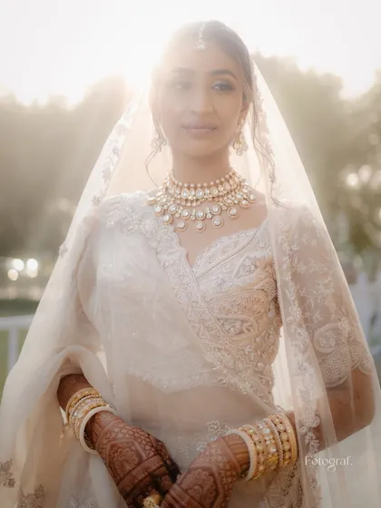A bride bathed in the soft morning light. I focus on capturing the serene beauty and anticipation in these solo bridal portraits, creating timeless images she'll cherish forever.